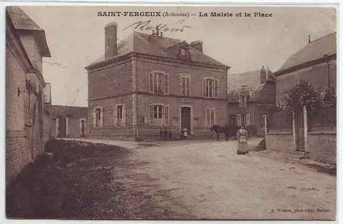 45385 Ak Saint Fergeux La Mairie et la Place 1914
