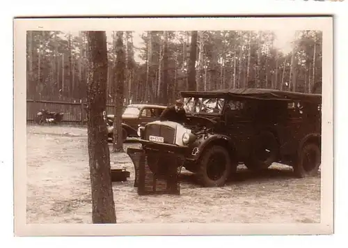 45237 Original Foto Deutscher Soldat am Jeep mit Kennung im 2. Weltkrieg 1941