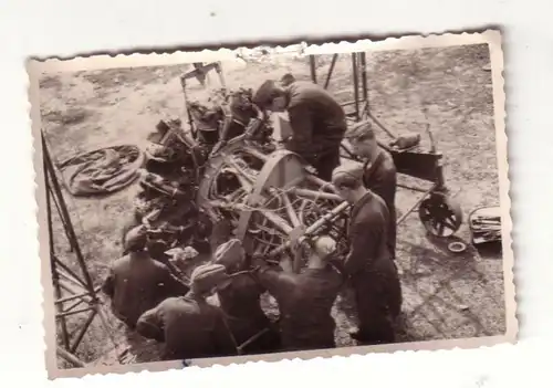 45119 Original Foto Flugzeug Motorenwechsel in Witebsk 1942