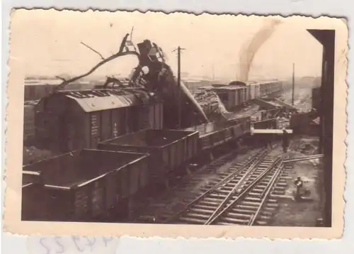 44922 Foto zerstörte Eisenbahn Zug 2. Weltkrieg