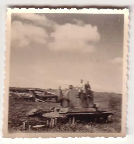 44353 Original Foto Flugzeugwrack und Panzer in Witebsk um 1942