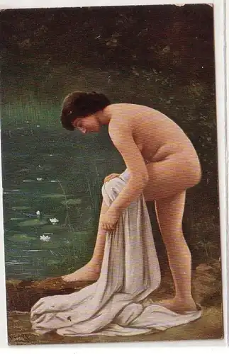 44129 Art Ak érotisme "Dans la salle de bains" vers 1920