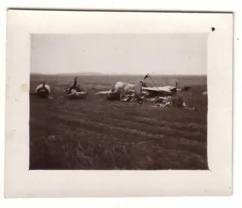 44066 Foto abgeschossenes Flugzeug Plane Frankreich