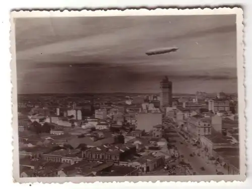 44024 Foto Zeppelin Luftschiff über Großstadt um 1930