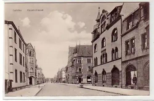 43648 Ak Landau en Palatinat Kaiserstrasse de vers 1920