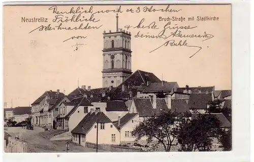 42964 Ak Neustrelitz Schreitstraße avec église de ville 1916