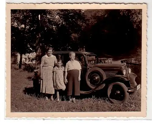 42483 vieille photo avec l'automobile vers 1935