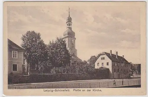 42087 Ak Leipzig-Schönefeld Partie an der Kirche 1932