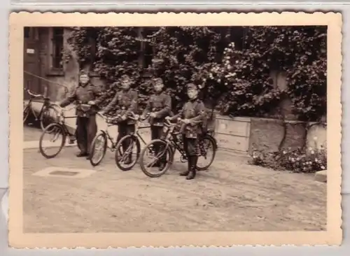 41860 Foto 4 Soldaten auf Fahrradpatrouille 2. Weltkrieg