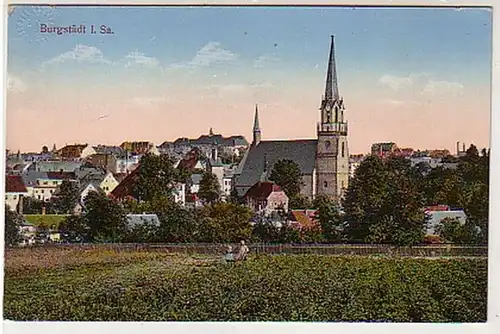 41592 Ak Burgstädt i. Sa. Totalansicht m. Kirche um 1920