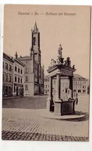 41558 Ak Kamenz in Sa. Rathaus mit Brunnen um 1920