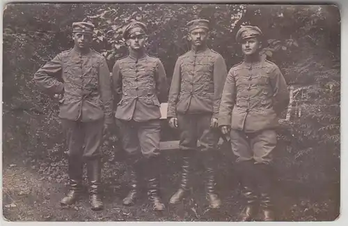 41440 Foto Ak 4 Husaren mit feldgrauer Uniform im 1. Weltkrieg