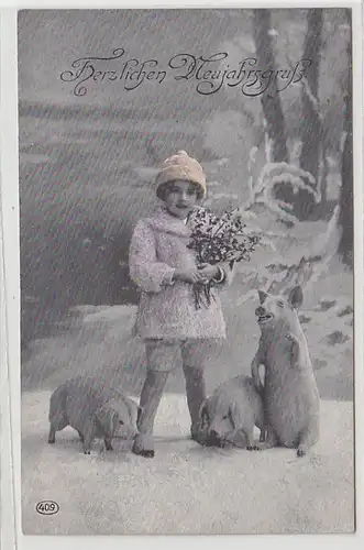 40819 Neujahrs Ak Kind mit 3 Schweinen 1917