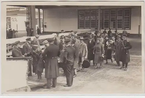 40157 Foto Ak Schiffspassagiere an der Gangway um 1935