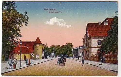 39737 Ak Neuruppin Rheinsberger Tor um 1910