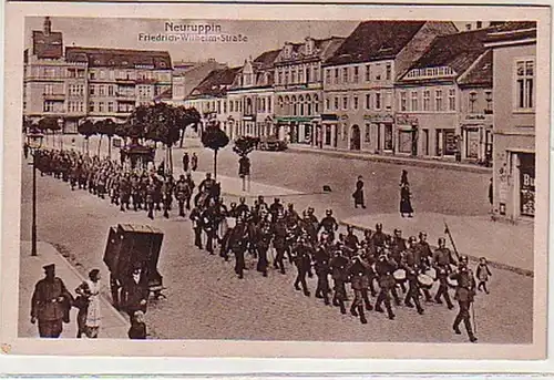 39629 Ak Neuruppin Friedrich Wilhelm Strasse vers 1915