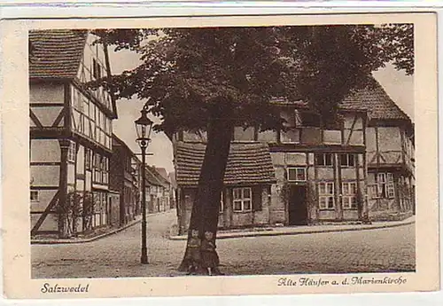 394229 Ak Salzwedel vieilles maisons a.d. Marienkirche 1927