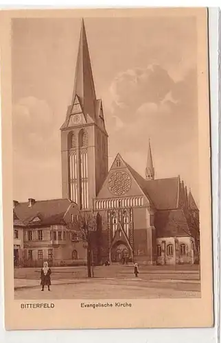 39269 Ak Bitterfeld evangelische Kirche um 1920