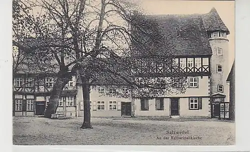 39023 Ak Salzwedel an der Katharinenkirche um 1920
