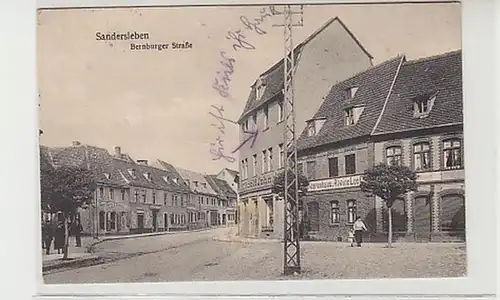 38794 Ak Sandersleben Bernburger Straße um 1910