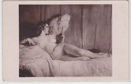 38598 Ak érotique Dame nue avec compartiments en plumes de paon vers 1910