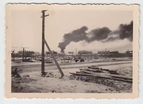 37676 original Foto brennender Ort in Russland im 2. Weltkrieg