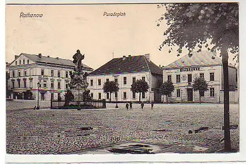 37481 Ak Rathenow Paradeplatz mit Apotheke 1911