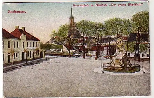37451 Ak Rathenow Paradeplatz mit Denkmal 1914