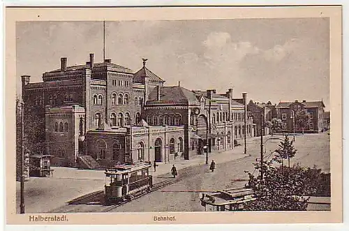 37439 Ak Halberstadt Bahnhof mit Straßenbahn um 1910