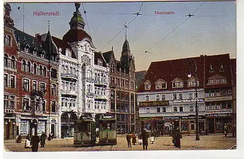 37197 Ak Halberstadt Fischmarkt mit Straßenbahnen 1915