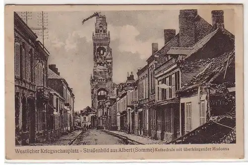 37029 Ak Westlicher Kriegsschauplatz Strassenbild aus Albert (Somme) um 1915