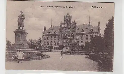 36210 Ak Rathenow Kaiser Wilh. Denkmal/ Kreishaus um1930
