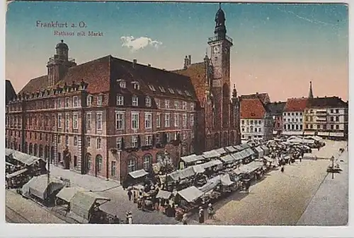 35692 Ak Frankfurt Oder Rathaus mit Markt um 1920
