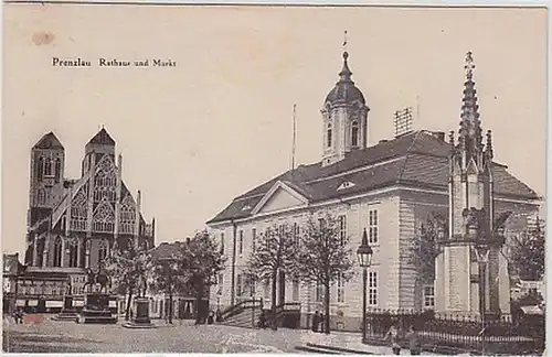 35637 Ak Prenzlau Hôtel de ville et marché vers 1920