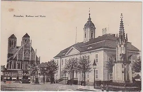 35637 Ak Prenzlau Rathaus und Markt um 1920