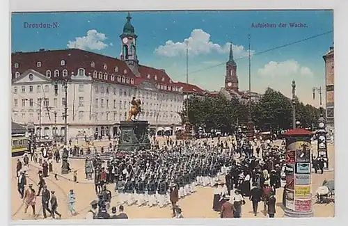 35430 Feldpost Ak Dresden Aufziehen der Wache 1915