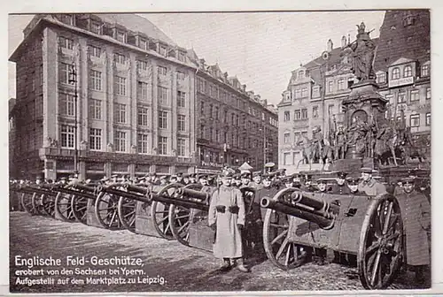 35359 Ak Leipzig Marktplatz englische Geschütze 1915