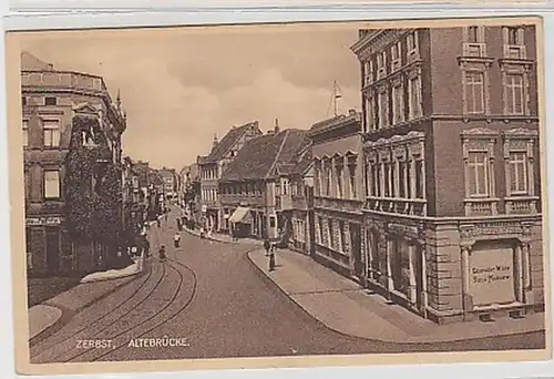35186 Ak Zerbst Altebrücke mit Geschäften um 1920