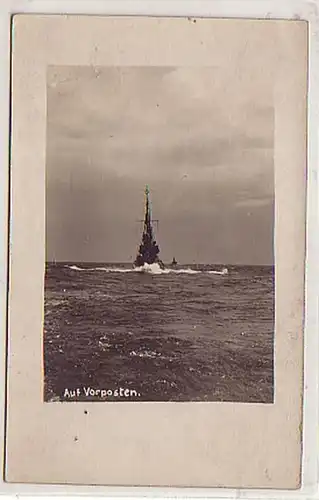 34980 Photo Ak navire de guerre allemand sur les avant-postes 1918