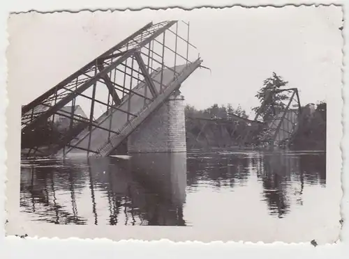 34875 Foto gesprengte Brücke bei Compiehne Aisne 1940