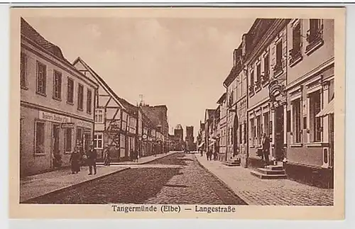 34584 Ak Tangermünde (Elbe) Langestraße um 1920