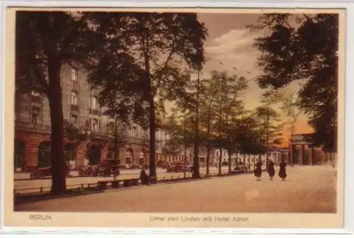 34469 Ak Berlin Unter den Linden avec Hotel Adlon 1929