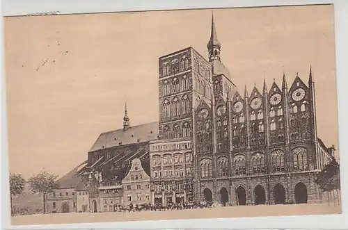 34365 Ak Stralsund Rathaus und Nicolaikirche 1921