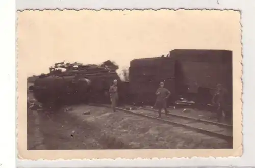 34360 Foto zerstörte Eisenbahn Zug 2. Weltkrieg