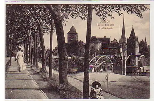 33907 Ak Lübeck Partie bei der Hubbrücke um 1910