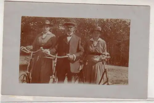 33822 Foto Ak Wittenberg 3 Radfahrer 1916