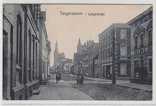 33821 Ak Tangermünde Langestraße mit Geschäften um 1920