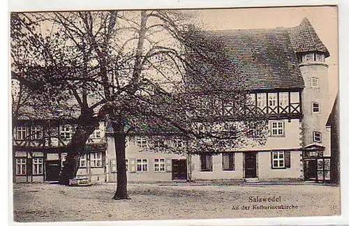 33473 Ak Salzwedel an der Katharinenkirche 1915