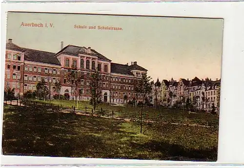 33052 Ak Auerbach i.V. Schule und Schulstrasse 1909