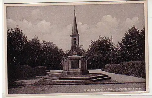 32482 Ak Gruß aus Gröditz Kriegerdenkmal mit Kirche